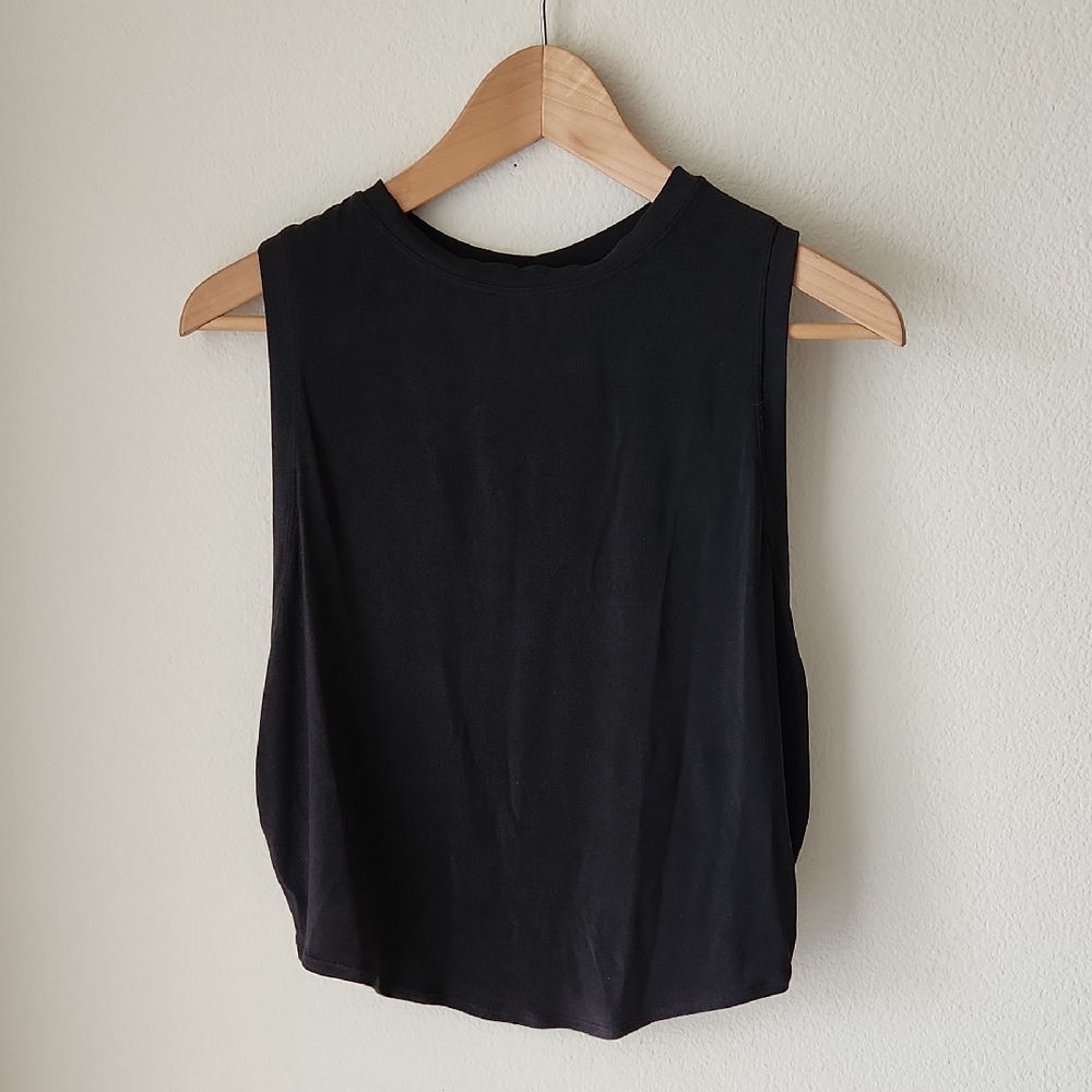 lululemon athletica Black Muscle Tee Sz 6 Extended Arm Openings Cropped Tank